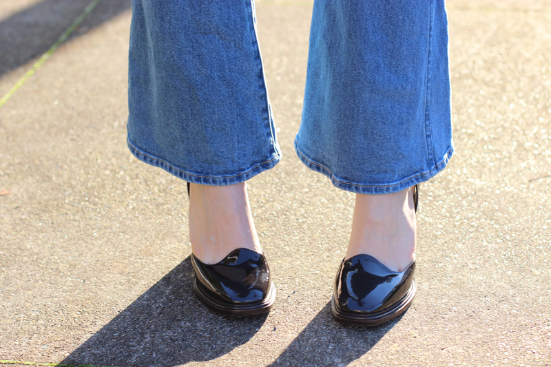 CHLOE-CHILL-AUSTRALIAN-BLOG-_-Wrangler-flared-jeans-and-Bottega-Veneta-patent-brown-heels-on-the-streets-of-sydney