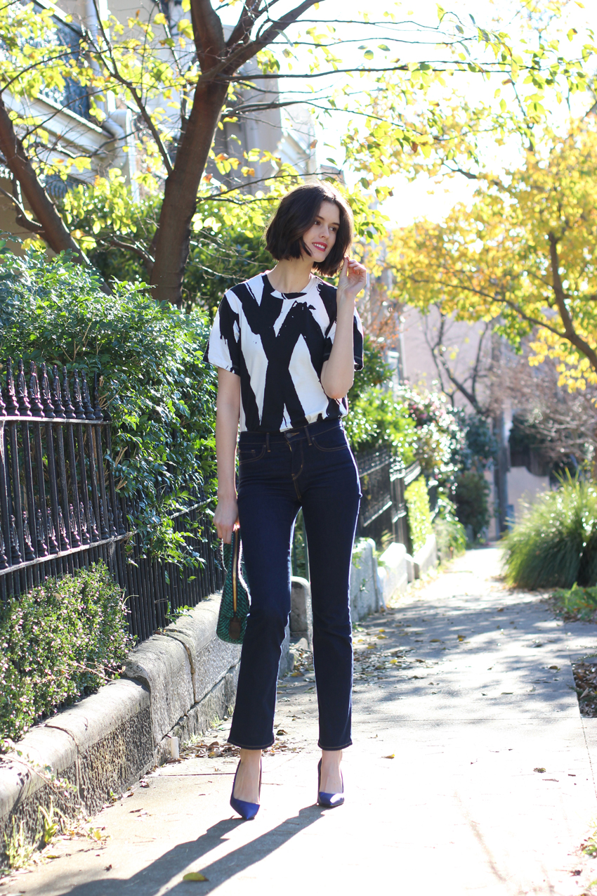 AUSTRALIAN-FASHION-BLOG-Chloe-Hill-Wearing-Cocurata-black-and-white-paint-print-tshirt,-levis-shaping-bootcut-denim-jeans-and-manolo-blahnik-blue-metallic-pumps