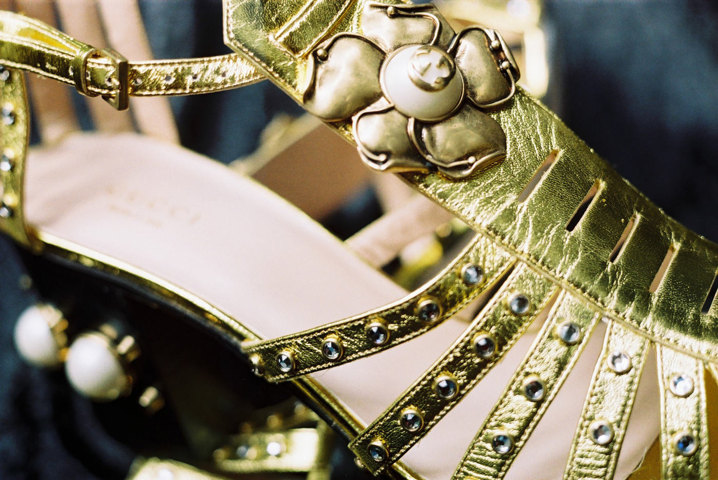 Gucci gold sandals chloechill.com