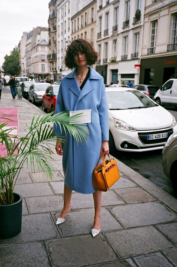 rejina pyo blue coat pfw street style chloe hill 1_1